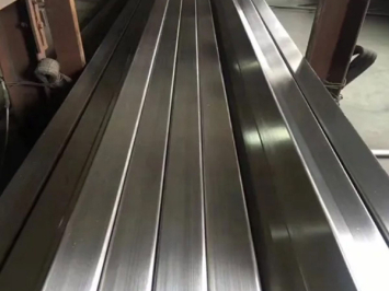 Inox 304 hộp 25x50 bao nhiêu kg?