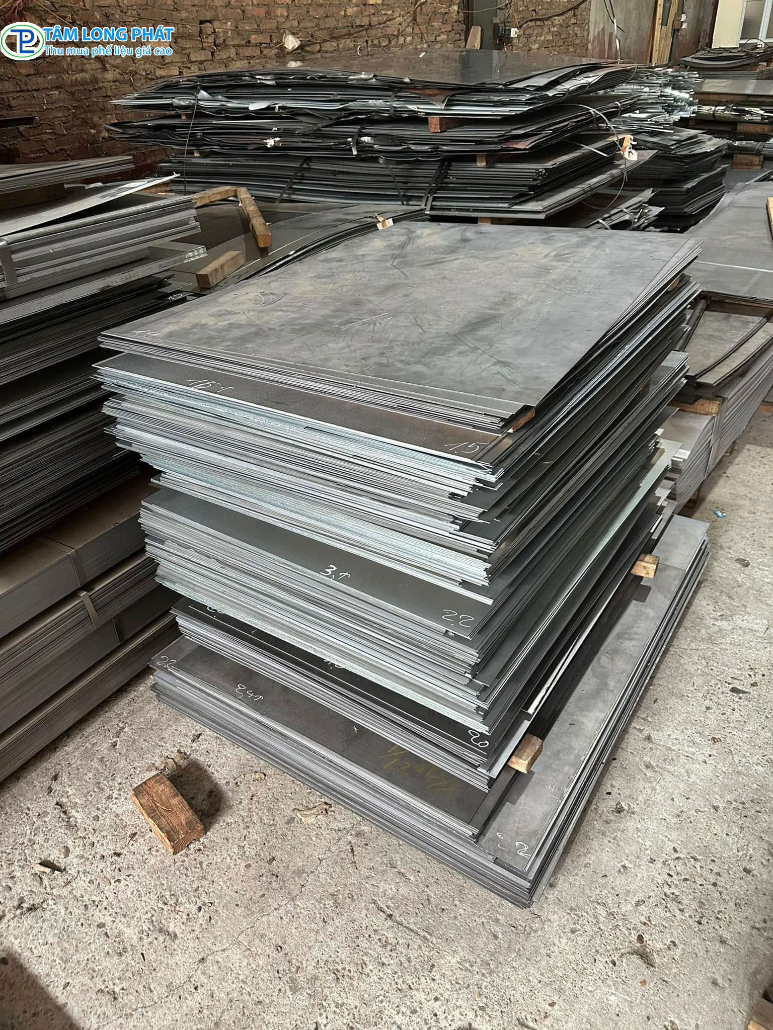 Thép tấm bao nhiêu 1 kg?