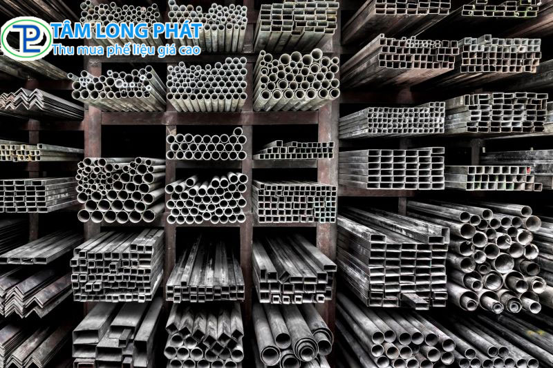 Kim loại là gì? Phân loại, tính chất, và ứng dụng của chúng