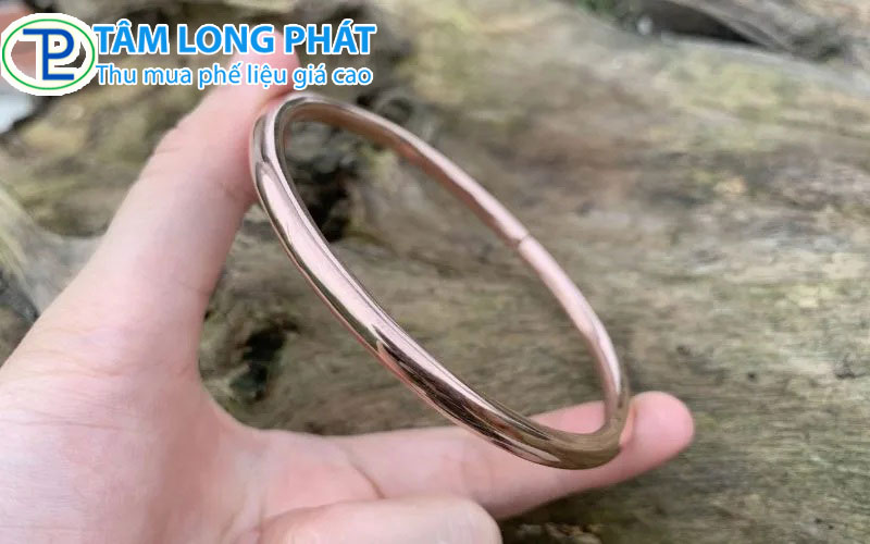 Tại Sao Đeo Vòng Đồng Lại Bị Đen? Nguyên Nhân Và Cách Khắc Phục