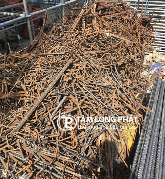 mua-sat-vun-cong-trinh