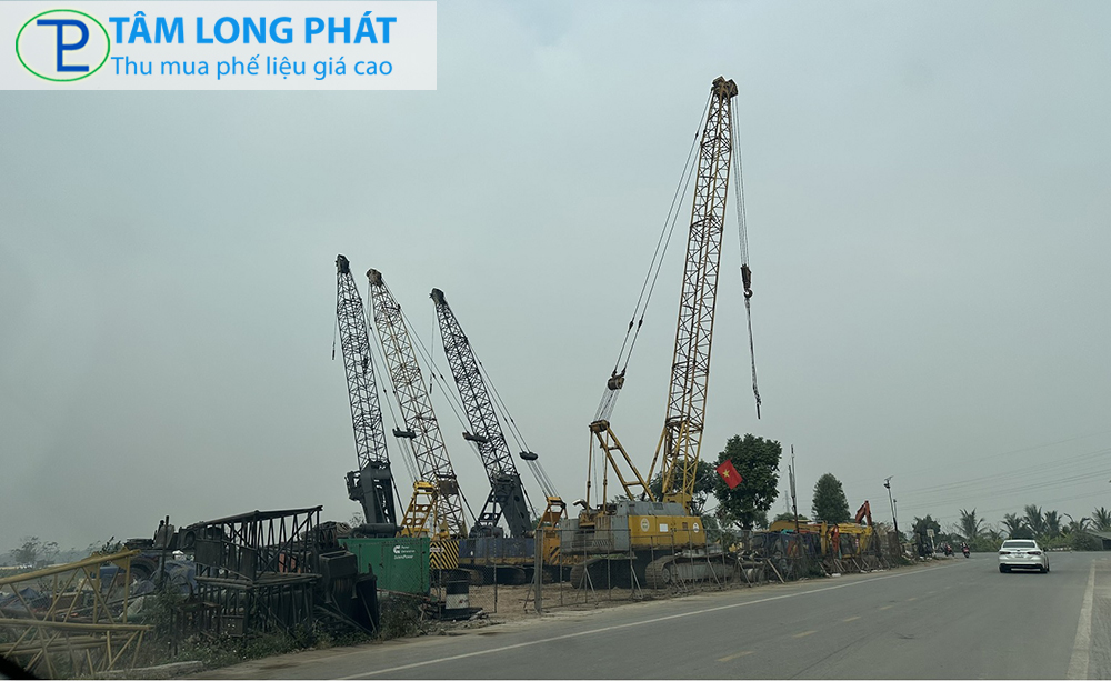 Hình ảnh 1: Thu mua cần cẩu cũ thanh lý