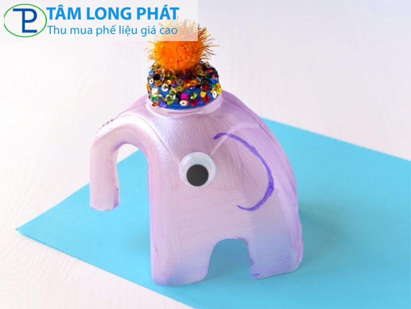 Tái chế chai nhựa thành chú voi