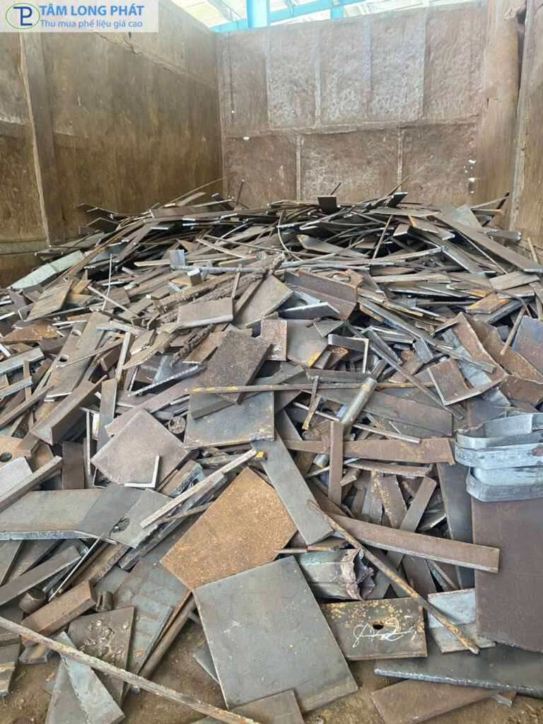 Giá Sắt Vụn Bao Nhiêu 1Kg?