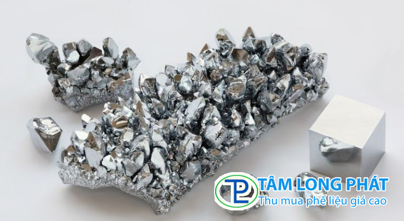 Các phi kim nằm phía bên phải bảng tuần hoàn hóa học