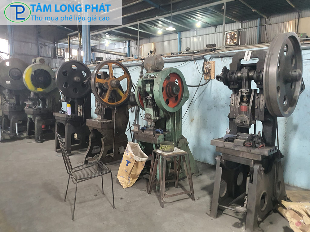 Hình ảnh 1: Thu mua máy dập cũ