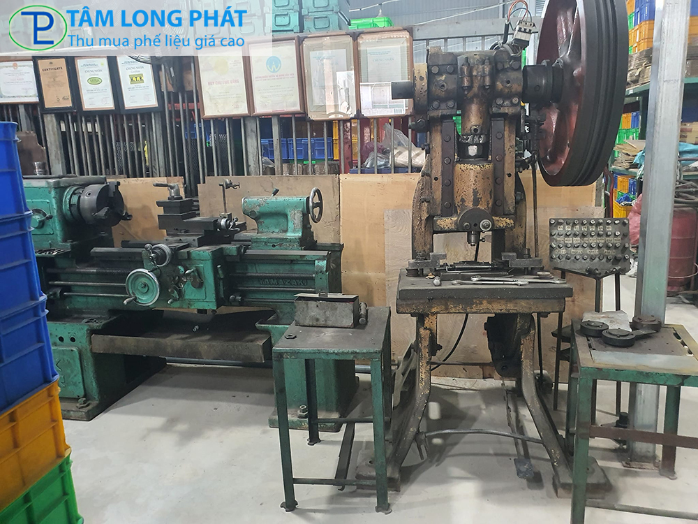 Hình ảnh 2: Thu mua máy tiện cũ