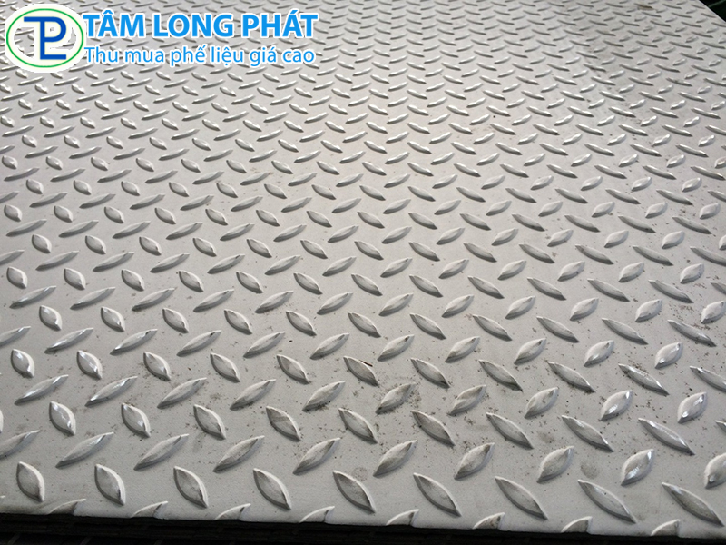 Tìm hiểu về tấm inox gân chống trượt