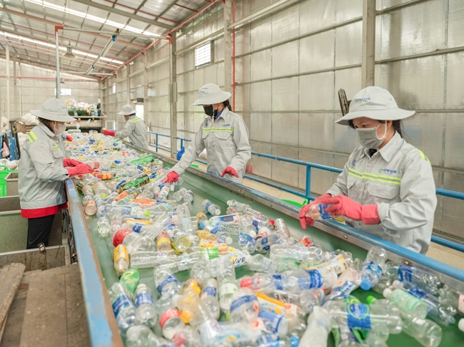 Ngành thu mua phế liệu có tác động như thế nào đến sự phát triển của ngành công nghiệp tái chế trong nước?